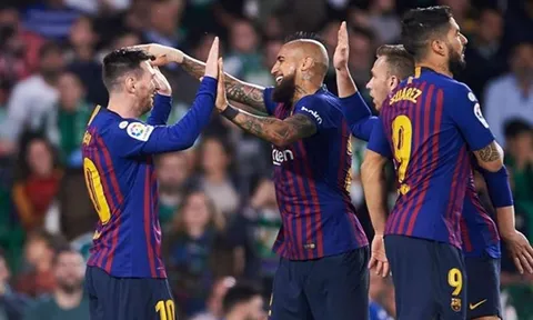 CĐV Barcelona náo loạn sau màn trình diễn của Messi
