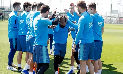 Nhờ Vidal, cuối cùng lại có thể thấy bộ mặt này của Barca