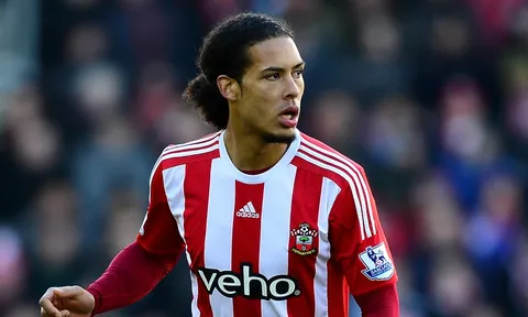 'Van Dijk đã chơi xuất sắc như thế ở Southampton, nhưng chẳng ai quan tâm'