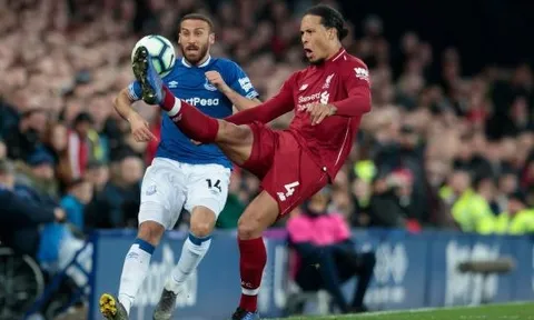 'Van Dijk như một trò đùa trước Everton'