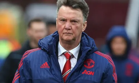 CĐV nói gì khi Van Gaal phũ với Man United?