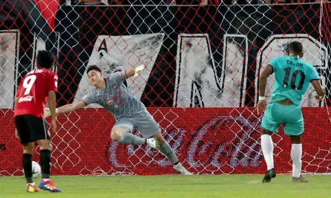 Báo Thái chấm Văn Lâm mấy điểm ngày ra mắt Muangthong United ở Thai League