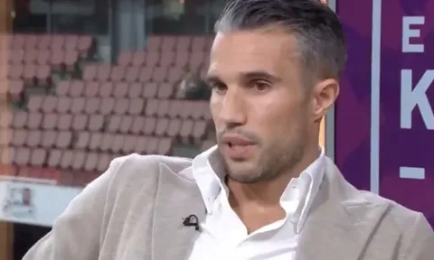 Van Persie: "Cậu ta có muốn ở lại Man Utd không, hay muốn ra đi?"