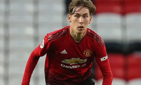 Vắng một loạt 10 hảo thủ, Solskjaer cầu cứu đến "Carrick tuổi 20"