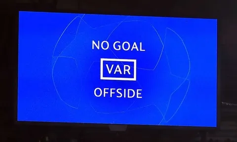 CHÍNH THỨC: Premier League thông báo VAR, M.U và Liverpool ra rìa