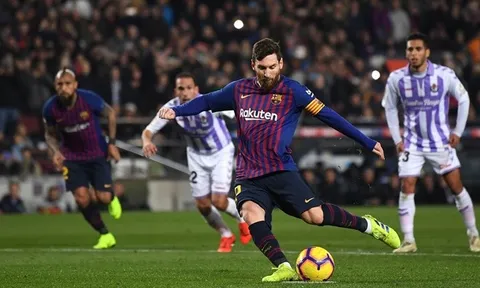 Vẻ mặt thất vọng của ngôi sao Barcelona trong màn ăn mừng bàn thắng