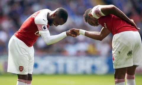 Vì hành động của Dembele, Aubameyang trêu chọc đồng đội ở Arsenal