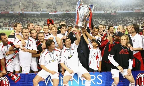 Viết cho AC Milan: Làm ơn đừng nhắc đến tương lai nữa!