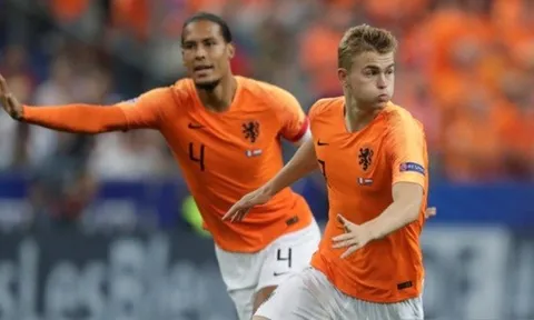 Cựu tuyển thủ Hà Lan khuyên Liverpool mua sao trẻ Ajax