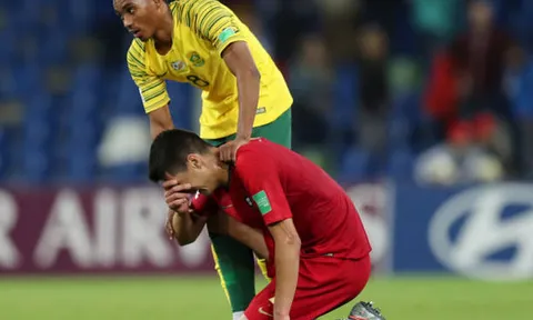 Vô địch châu Âu, đàn em Ronaldo vẫn 'sấp mặt' tại vòng bảng World Cup