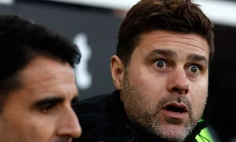 Vợ fan Liverpool - Chồng fan Tottenham biến lễ cưới thành buổi xem chung kết C1