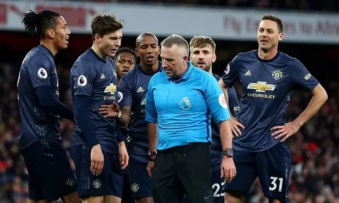 Với phản ứng này, Fred có lẽ không hiểu thứ gọi là "ADN Man Utd"