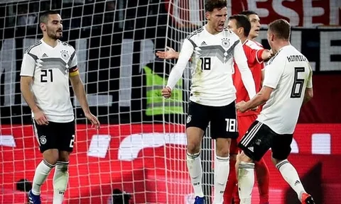 Vụ Bayern theo đuổi Sane đang khiến các sao tuyển Đức "cấu xé" nhau