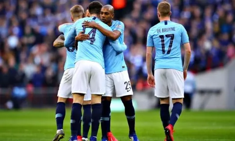 Vừa có cúp, Guardiola vẫn thừa nhận bất an
