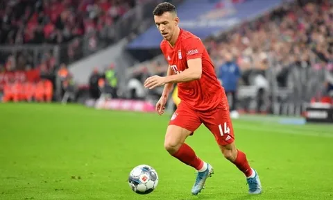 Vừa đến Allianz Arena, tân binh Bayern đã khiến đồng đội "gục ngã" 1 tháng