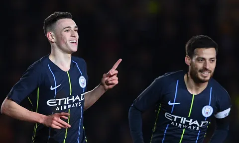 Vừa được khen, sao trẻ Man City liền 'dọa' ăn 4
