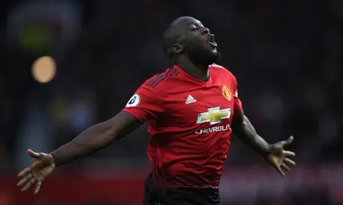 Vừa lập công, Lukaku vẫn phải làm vật tế thần