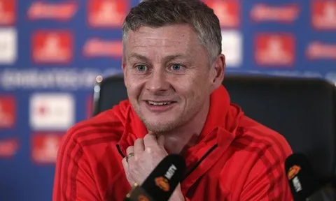 Vừa thảm bại, Solskjaer vẫn nói 'cứng' về trận gặp Man City