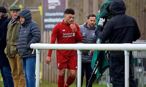 Vừa trở lại, Alex Oxlade-Chamberlain lại chấn thương