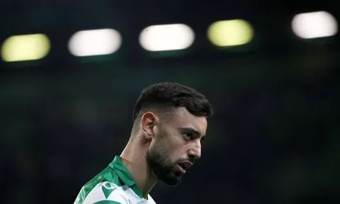 Ferdinand tiết lộ thông điệp Ronaldo gửi đến Man Utd về Fernandes