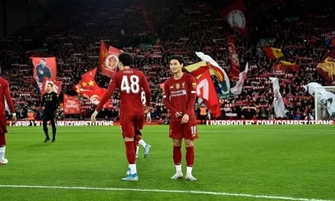 CĐV Liverpool: "Tại sao không ai chuyền cho Minamino?"