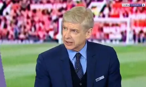Wenger cảnh báo Man Utd: "Có tiền chưa chắc thành công"