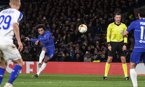 Willian lập siêu phẩm sút phạt, Chelsea đại thắng trên sân nhà