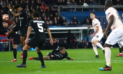 Xác nhận! Đây là lí do Man Utd được hưởng penalty trong trận PSG