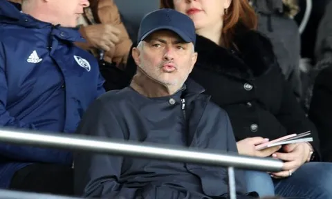 Xác nhận! 'Gã khổng lồ' sắp sa thải HLV, đưa Mourinho lên thay
