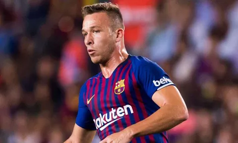 "Xavi đệ nhị" làm điều khó tin trước Lyon