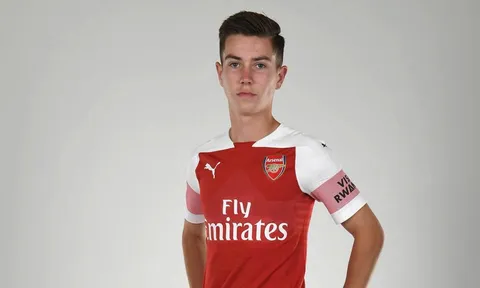 XONG! Arsenal chia tay "học trò của Iniesta"