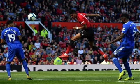 Xót xa! Fan Cardiff 'xát muối' NHM Man Utd chỉ bằng 1 câu hát