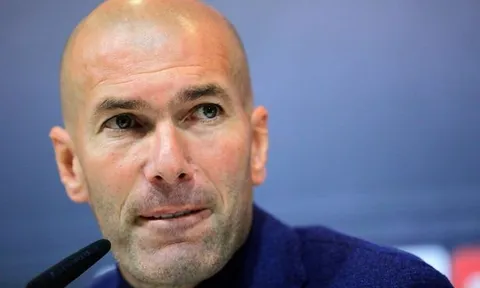 Zidane khuyên 3 điều nhưng Perez ngó lơ khiến Real sụp đổ
