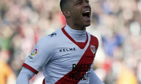 Zinedine Zidane sắp đòi lại tiền đạo chủ lực của Rayo Vallecano