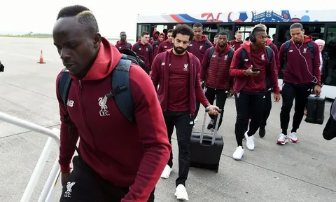 Thầy trò Klopp tâm trạng đối nghịch giờ đổ bộ đến Barcelona