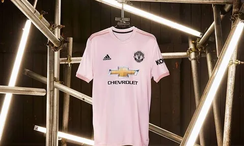 Man Utd CHÍNH THỨC ra mắt áo đấu màu hồng