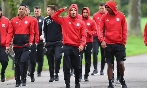 Không cần màu mè, Depay vẫn rất nổi bật tại Manchester