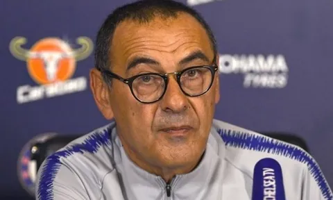 Chelsea bị chê thiếu chuyên nghiệp, Sarri có lời đáp trả CỨNG RẮN