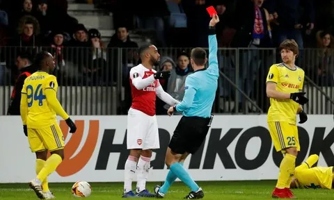 Phá vỡ im lặng, Lacazette nói về tấm thẻ đỏ tai hại