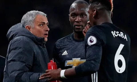 Cầu thủ Man Utd phản ứng thế nào khi Mourinho trừng phạt Pogba?