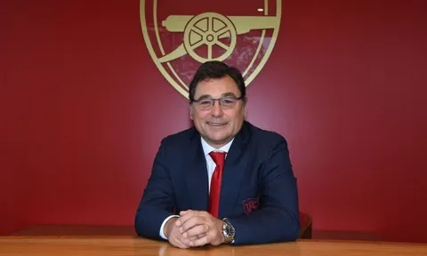 Giữa men say hạnh phúc, CĐV Arsenal nhận tin không vui