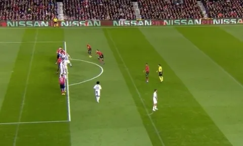 Vì sao sân Old Trafford xuất hiện nhiều vạch kẻ ở cuộc tiếp đón Juve?