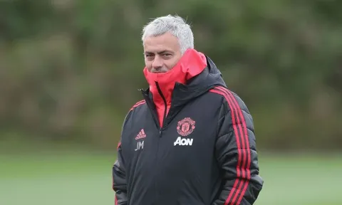 Ngay trước trận đánh lớn, Mourinho có động thái bất ngờ