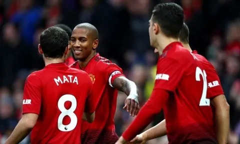 Đã bao lâu Young 'mùa chuyển nhượng' mới lập công ở Old Trafford?