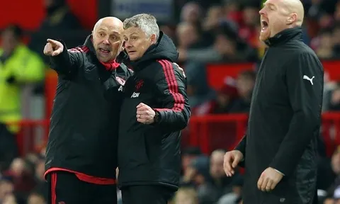 Mike Phelan đang làm gì tại Man United?