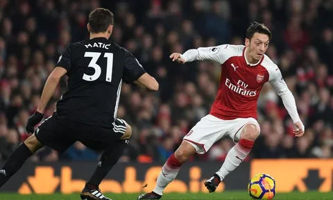 Bị Arsenal bỏ rơi, Mesut Ozil ra quyết định về việc đến Man Utd