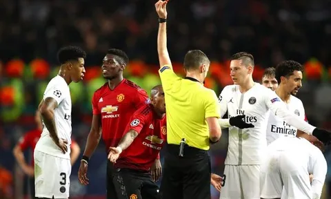 Pogba đã nói gì với đồng đội sau thẻ đỏ ở trận Man Utd 0-2 PSG?