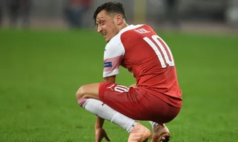 Vì sao Ozil, Aubameyang, Ramsey bị loại khỏi đội hình Arsenal đấu Fulham?