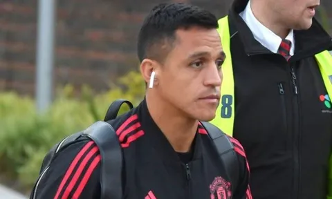 Sốc! Mourinho chỉ trích Sanchez trước mặt toàn đội Man Utd