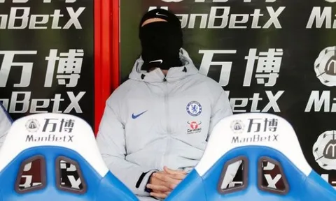NÓNG: Morata thể hiện sự thất vọng tột cùng trên ghế dự bị Chelsea
